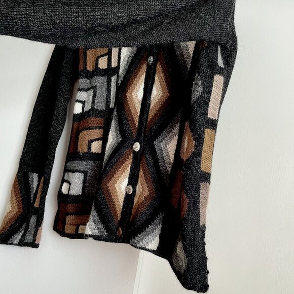 La Vicunita Peruvian Baby Alpaca Cardigan Sweater Size M Gray Multi Aztec Geo - Picture 8 of 15